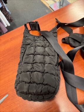 Sol and Selene water bottle crossbody // 071205